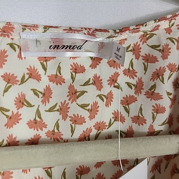 NEW Inmod Los Angeles Women's Folksong Floral Top in Coral Size Medium - Picture 3 of 11